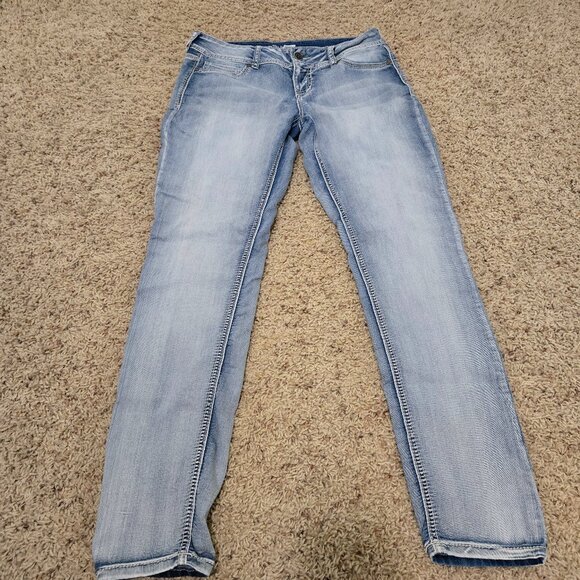 Maurices Light Wash Jeans Size Large Regular - Picture 1 of 3